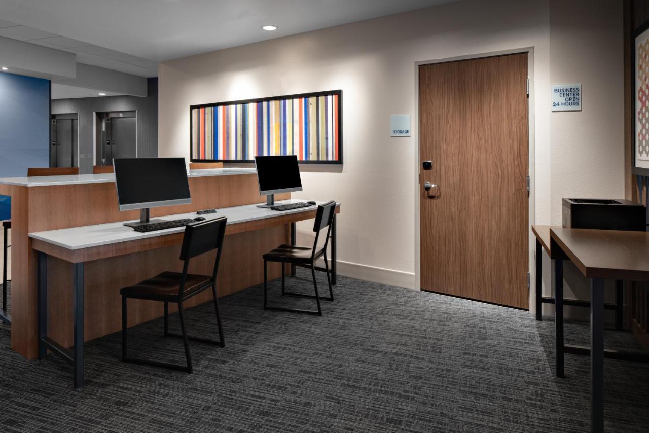 Holiday Inn Express & Suites - Elkhorn - Lake Geneva Area By Ihg Exterior foto